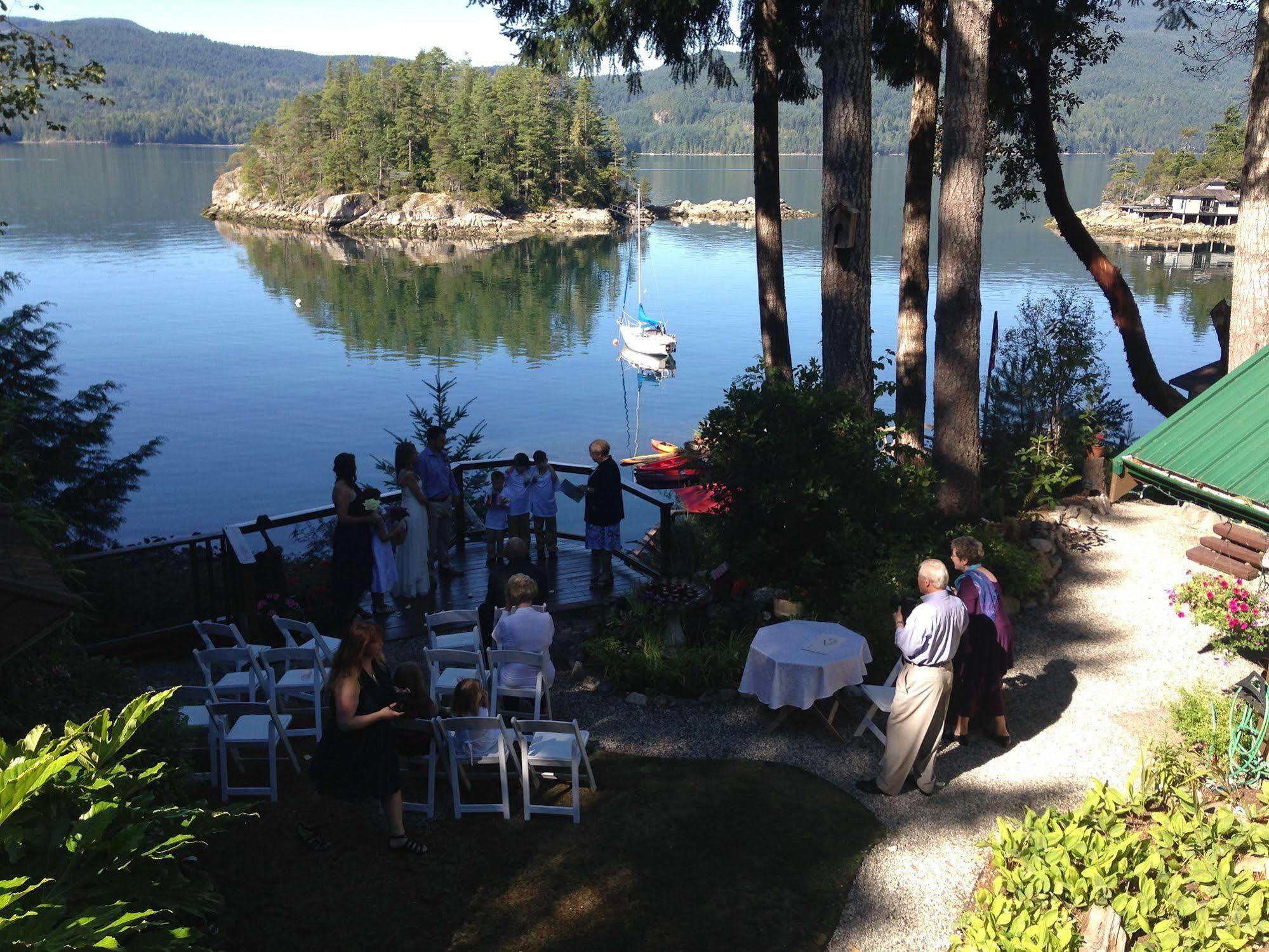 Tranquility Bay Waterfront Inn Sechelt Eksteriør billede