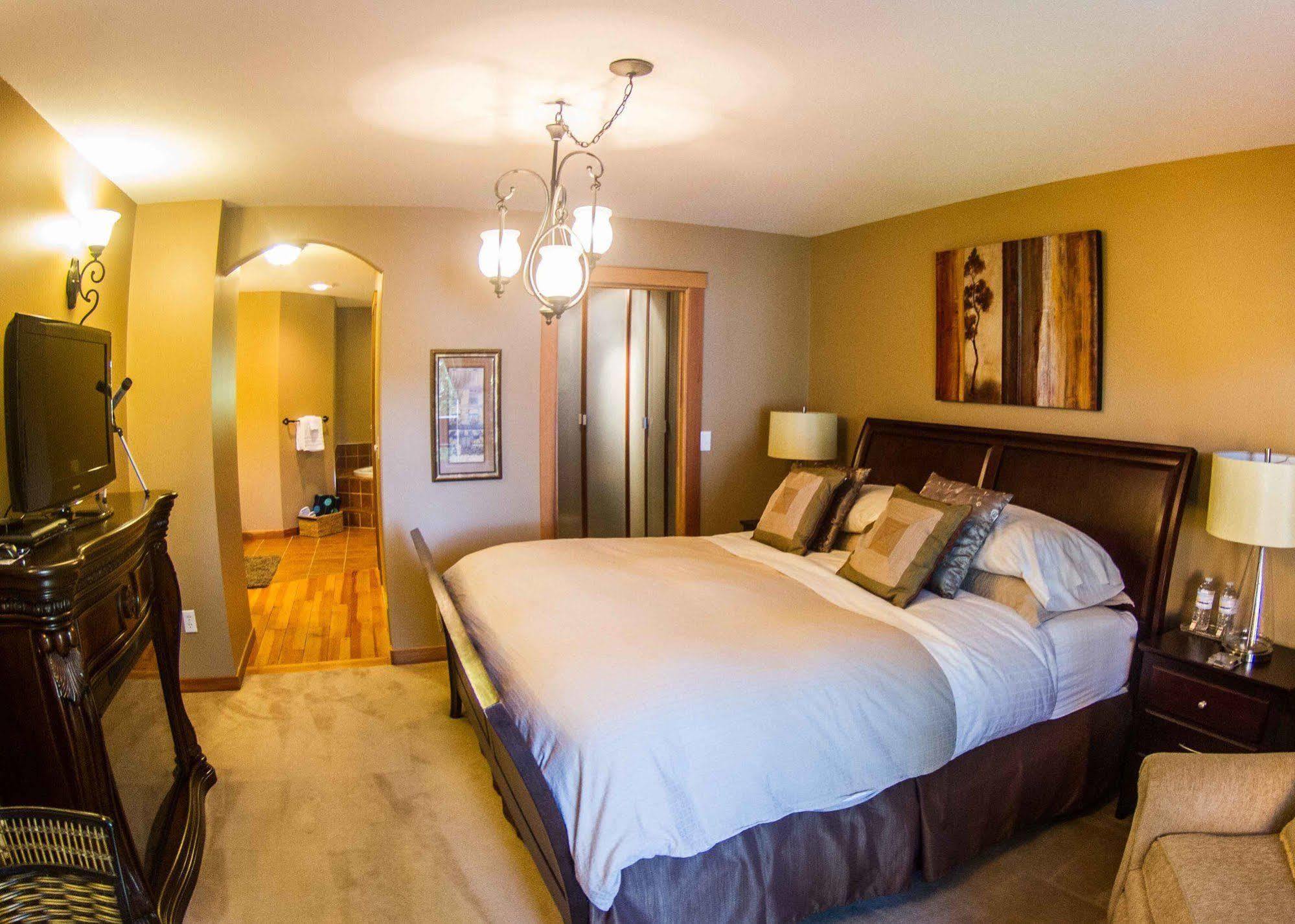 Tranquility Bay Waterfront Inn Sechelt Eksteriør billede